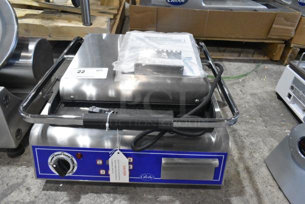 BRAND NEW SCRATCH AND DENT! 2019 Globe GPGS14D Stainless Steel Commercial Countertop Panini Press. 120 Volts, 1 Phase. Tested and Working! - Image 2 of 9