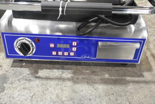 BRAND NEW SCRATCH AND DENT! 2019 Globe GPGS14D Stainless Steel Commercial Countertop Panini Press. 120 Volts, 1 Phase. Tested and Working! - Image 5 of 9