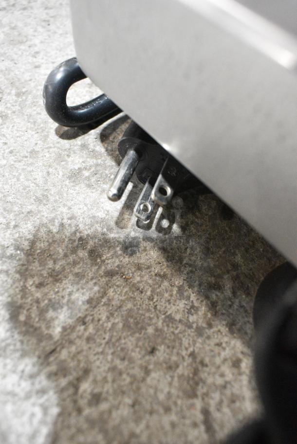 BRAND NEW SCRATCH AND DENT! 2021 Globe Chefmate GC 512 Stainless Steel Commercial Countertop Meat Slicer w/ Blade Sharpener. 115 Volts, 1 Phase. Tested and Working! - Image 6 of 7
