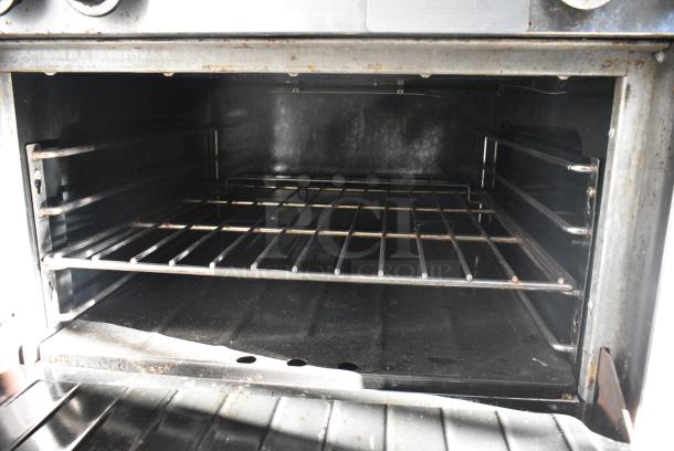 Garland M100XRM Stainless Steel Commercial Natural Gas Powered Vertical Upright Broiler on Commercial Casters. - Image 5 of 9