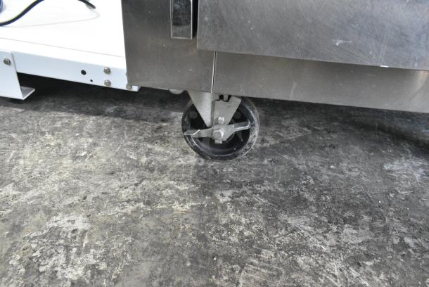 Traulsen RDT132WUT-HHS Stainless Steel Commercial 2 Half Size Door Reach In Cooler Freezer on Commercial Casters. 115 Volts, 1 Phase. Tested and Working! - Image 4 of 7