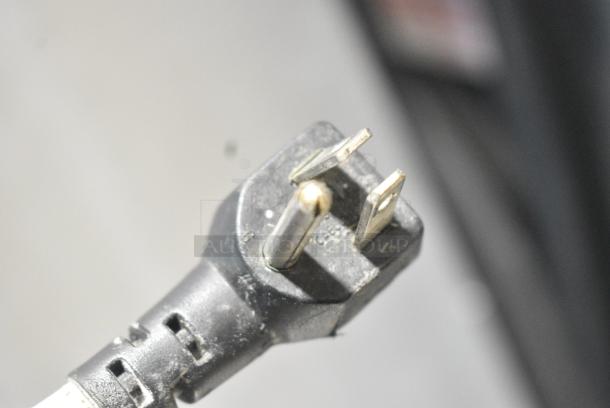Traulsen G10010 Stainless Steel Commercial Single Door Reach In Cooler w/ Poly Coated Racks. 115 Volts, 1 Phase. Tested and Working! - Image 5 of 6