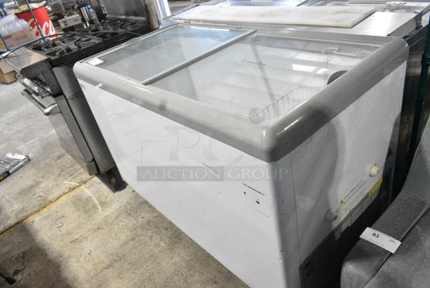 Excellence HL-14HC Metal Chest Freezer Merchandiser on Commercial Casters. 115 Volts, 1 Phase. Tested and Working! - Image 2 of 8