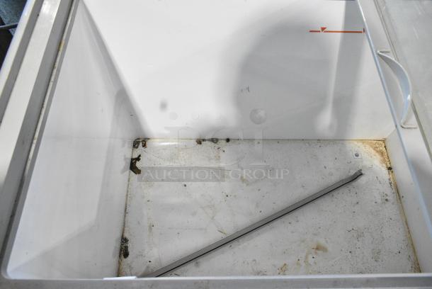 Excellence HL-14HC Metal Chest Freezer Merchandiser on Commercial Casters. 115 Volts, 1 Phase. Tested and Working! - Image 5 of 8