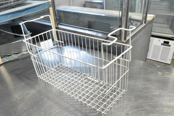 White Poly Basket. - Image 4 of 5