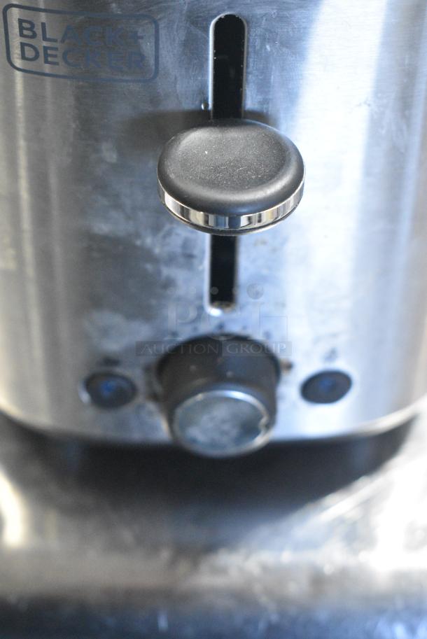 Black & Decker TR0012SS Metal Countertop 2 Slot Toaster. 120 Volts, 1 Phase. - Image 4 of 7
