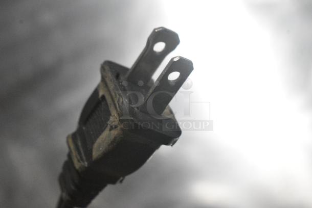 Black & Decker TR0012SS Metal Countertop 2 Slot Toaster. 120 Volts, 1 Phase. - Image 6 of 7