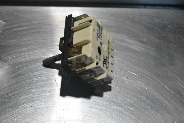 ALL ONE MONEY! Lot of Robertshaw 5502-318M 5500 M Series Infinite Switch - 15A/120V and LNC-NS240-120 Liquid Level Control Hobart Dual ROHS. - Image 8 of 10