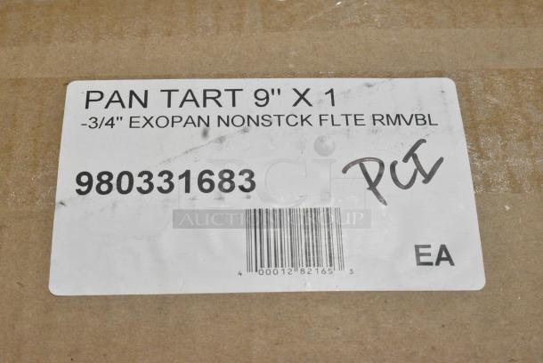 BRAND NEW SCRATCH AND DENT! 980331683 Matfer Bourgeat 331683 Exopan Steel 9" x 1 3/4" Fluted Non-Stick Deep Tart / Quiche Pan with Removable Bottom - Image 3 of 6
