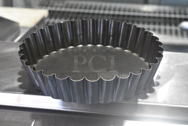 BRAND NEW SCRATCH AND DENT! 980331683 Matfer Bourgeat 331683 Exopan Steel 9" x 1 3/4" Fluted Non-Stick Deep Tart / Quiche Pan with Removable Bottom - Image 5 of 6