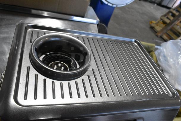Breville BES880 BSS / C Metal Countertop Coffee Machine. 120 Volts, 1 Phase. - Image 5 of 7