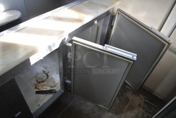 Leader LM60 S/C Stainless Steel Commercial Prep Table w/ Sneeze Guard on Commercial Casters. 115 Volts, 1 Phase. Tested and Powers On But Does Not Get Cold - Image 5 of 9