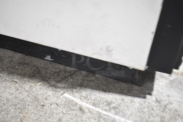 True GDM-72F Metal Commercial 3 Door Reach In Freezer Merchandiser w/ Poly Coated Racks. 115/208-230 Volts, 1 Phase. - Image 7 of 9