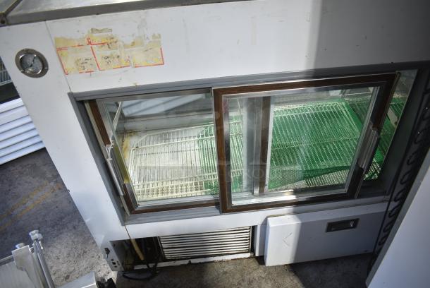 Metal Commercial Floor Style Deli Display Case Merchandiser. 115 Volts, 1 Phase. Tested and Does Not Power On - Image 3 of 7