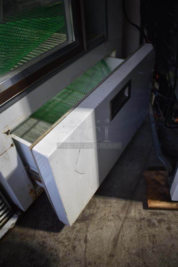 Metal Commercial Floor Style Deli Display Case Merchandiser. 115 Volts, 1 Phase. Tested and Does Not Power On - Image 4 of 7