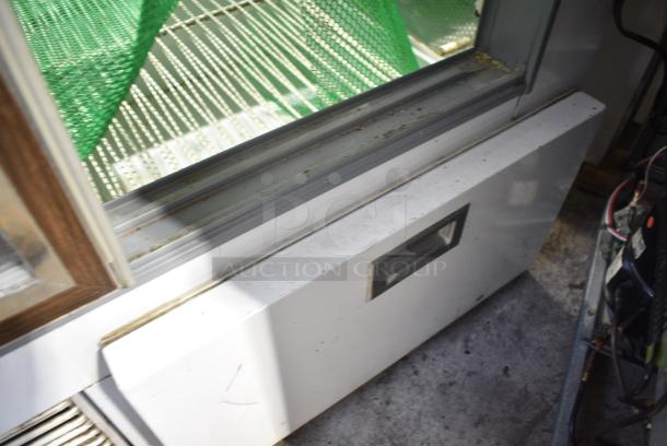 Metal Commercial Floor Style Deli Display Case Merchandiser. 115 Volts, 1 Phase. Tested and Does Not Power On - Image 6 of 7