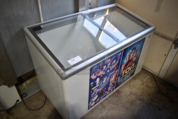 Mimet CV-430IAN Metal Commercial Chest Freezer Merchandiser w/ 2 Doors on Commercial Casters. 115 Volts, 1 Phase. Tested and Working! - Image 2 of 8