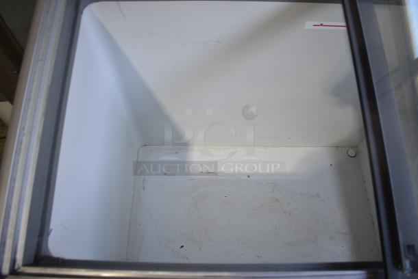 Mimet CV-430IAN Metal Commercial Chest Freezer Merchandiser w/ 2 Doors on Commercial Casters. 115 Volts, 1 Phase. Tested and Working! - Image 4 of 8