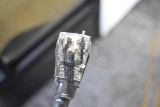 True GDM-45 Metal Commercial 2 Door Reach In Cooler Merchandiser w/ Poly Coated Racks. 115 Volts, 1 Phase. Cannot Test Due To Damaged Plug - Image 8 of 8