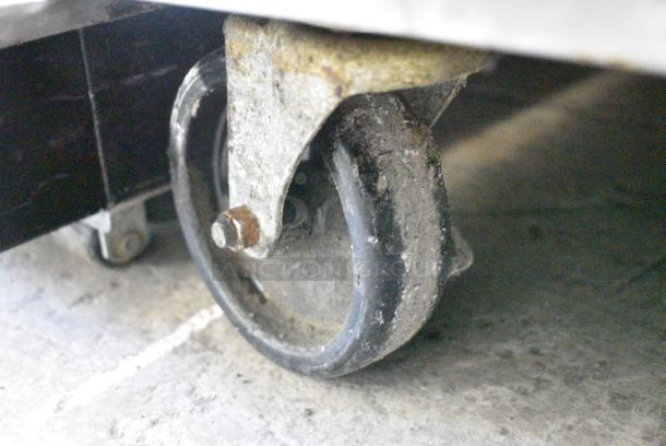 True TWT-67 Stainless Steel Commercial 2 Door Work Top Cooler on Commercial Casters. 115 Volts, 1 Phase. Tested and Working! - Image 5 of 7