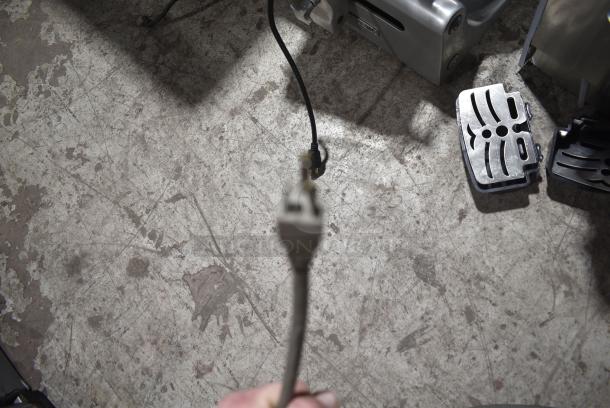 Stainless Steel Commercial Countertop Meat Slicer. 115 Volts, 1 Phase. Tested and Working! - Image 6 of 7