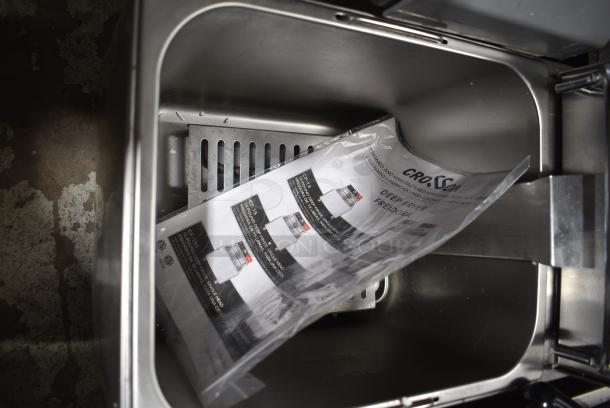 BRAND NEW SCRATCH AND DENT! 2024 Crosson CF-15 Stainless Steel Single Bay Electric Fryer w/ Lid. 120 Volts, 1 Phase. - Image 4 of 6
