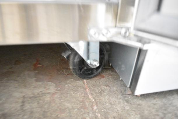 BRAND NEW SCRATCH AND DENT! 2023 Avantco 178SSPT60MHC Stainless Steel Commercial Sandwich Salad Prep Table Bain Marie Mega Top on Commercial Casters. 115 Volts, 1 Phase. Tested and Working! - Image 5 of 7
