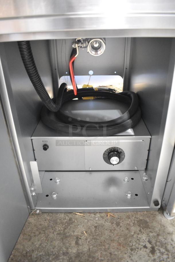 BRAND NEW SCRATCH AND DENT! 2024 Avantco 177EF40C Stainless Steel Commercial Floor Style Electric Powered Deep Fat Fryer w/ 2 Metal Fry Baskets. 208 Volts, 3 Phase. - Image 5 of 7