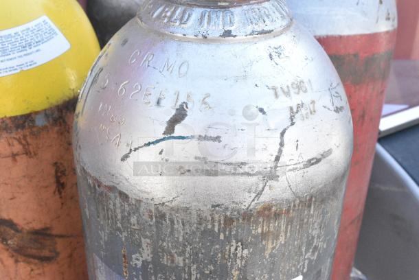 5 Metal Tanks Including Nitrogen and Carbon Dioxide. 5 Times Your Bid! Buyer Must Pick Up - We Will Not Ship This Item. - Image 2 of 8
