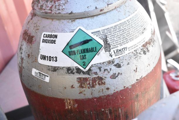 5 Metal Tanks Including Nitrogen and Carbon Dioxide. 5 Times Your Bid! Buyer Must Pick Up - We Will Not Ship This Item. - Image 4 of 8