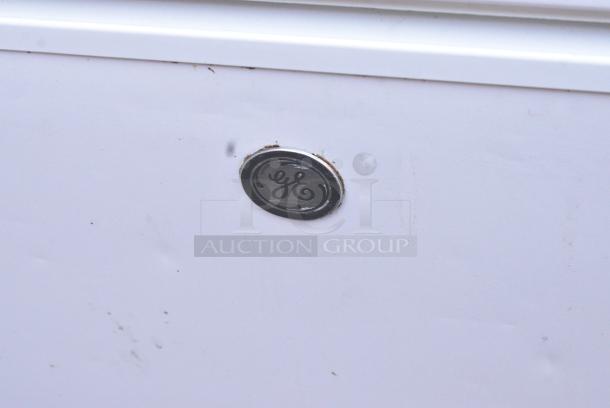 General Electric GE FCM7SKAWW Chest Freezer w/ Hinge Lid. 115 Volts, 1 Phase. - Image 3 of 6