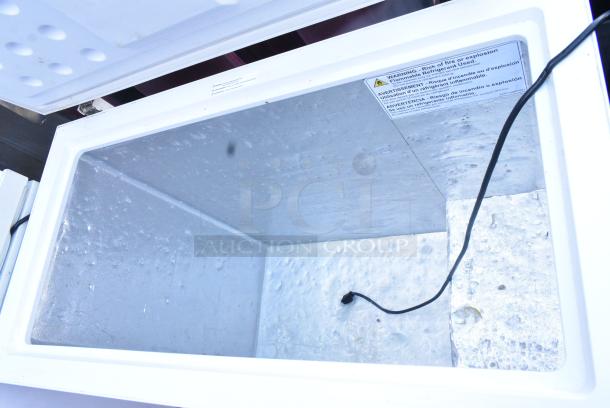 General Electric GE FCM7SKAWW Chest Freezer w/ Hinge Lid. 115 Volts, 1 Phase. - Image 4 of 6