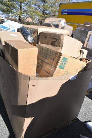 25 BRAND NEW SCRATCH AND DENT! Items Including Dart DWTG12ST ThermoGuard 12 oz. Double Wall Insulated Steam Print Paper Hot Cup, 612PIEBL12EDEP Baker's Lane 11 3/4" x 1 3/8" Extra Deep Foil Pie Pan - 500/Case, 130BKKNIFEH Choice Black Heavy Weight Polystyrene Plastic Knife - 1000/Case, Dart C25UT1 StayLock® 6 1/8" x 6 1/2" x 3 1/4" Clear Hinged Plastic 6" Square Container - 125/Pack. 25 Times Your Bid!