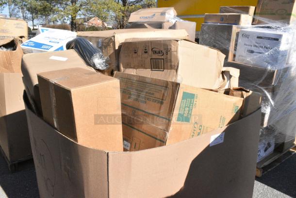 25 BRAND NEW SCRATCH AND DENT! Items Including Dart DWTG12ST ThermoGuard 12 oz. Double Wall Insulated Steam Print Paper Hot Cup, 612PIEBL12EDEP Baker's Lane 11 3/4" x 1 3/8" Extra Deep Foil Pie Pan - 500/Case, 130BKKNIFEH Choice Black Heavy Weight Polystyrene Plastic Knife - 1000/Case, Dart C25UT1 StayLock® 6 1/8" x 6 1/2" x 3 1/4" Clear Hinged Plastic 6" Square Container - 125/Pack. 25 Times Your Bid! - Image 2 of 11
