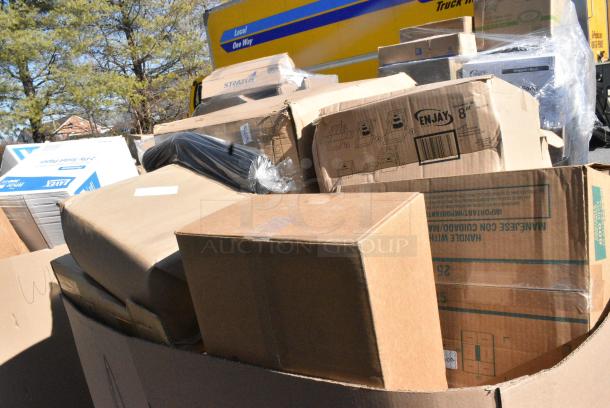 25 BRAND NEW SCRATCH AND DENT! Items Including Dart DWTG12ST ThermoGuard 12 oz. Double Wall Insulated Steam Print Paper Hot Cup, 612PIEBL12EDEP Baker's Lane 11 3/4" x 1 3/8" Extra Deep Foil Pie Pan - 500/Case, 130BKKNIFEH Choice Black Heavy Weight Polystyrene Plastic Knife - 1000/Case, Dart C25UT1 StayLock® 6 1/8" x 6 1/2" x 3 1/4" Clear Hinged Plastic 6" Square Container - 125/Pack. 25 Times Your Bid! - Image 3 of 11