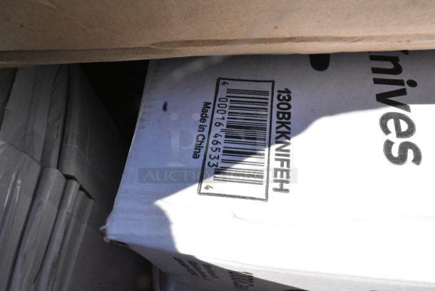 25 BRAND NEW SCRATCH AND DENT! Items Including Dart DWTG12ST ThermoGuard 12 oz. Double Wall Insulated Steam Print Paper Hot Cup, 612PIEBL12EDEP Baker's Lane 11 3/4" x 1 3/8" Extra Deep Foil Pie Pan - 500/Case, 130BKKNIFEH Choice Black Heavy Weight Polystyrene Plastic Knife - 1000/Case, Dart C25UT1 StayLock® 6 1/8" x 6 1/2" x 3 1/4" Clear Hinged Plastic 6" Square Container - 125/Pack. 25 Times Your Bid! - Image 8 of 11