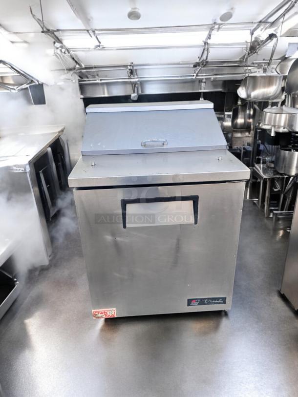 Excellent Condition True TSSU-27-08 Refrigerated Sandwich Prep Table – Tested & Working! - Image 4 of 8