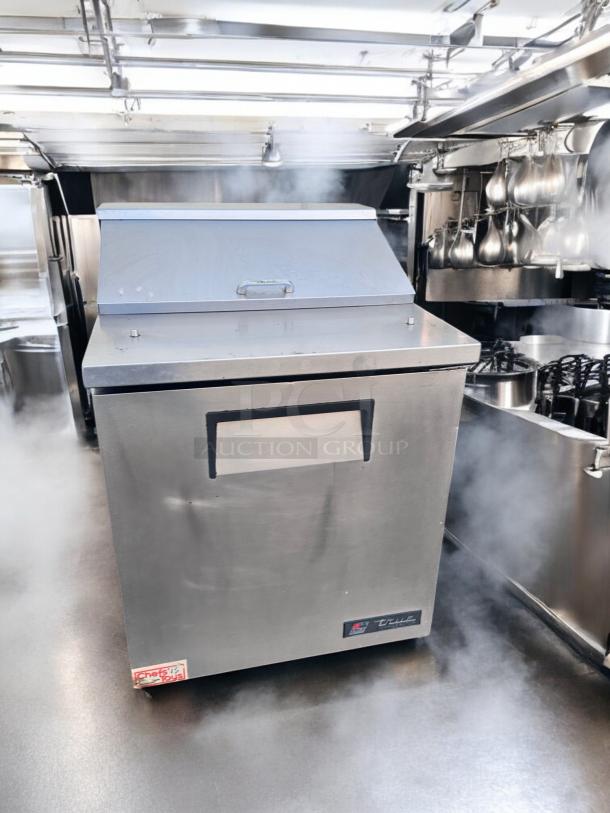Excellent Condition True TSSU-27-08 Refrigerated Sandwich Prep Table – Tested & Working! - Image 6 of 8