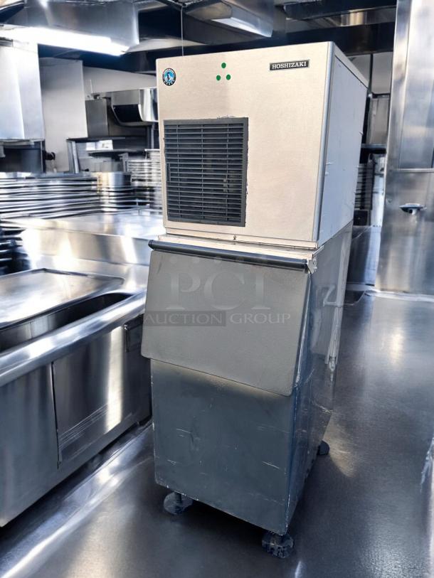Late Model  Hoshizaki Commercial 500LB Per Day Flaker Ice Maker with ice Bin – Fully Tested & Working! - Image 3 of 9