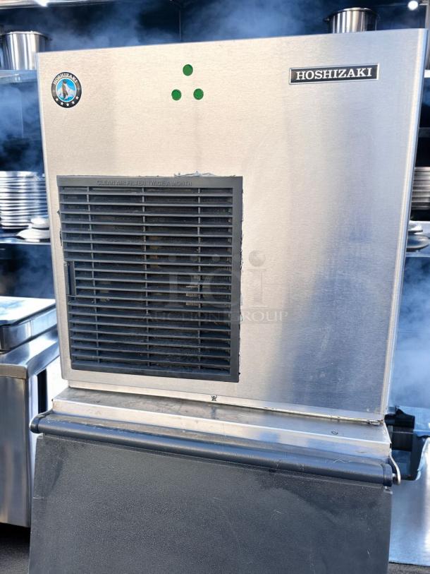 Late Model  Hoshizaki Commercial 500LB Per Day Flaker Ice Maker with ice Bin – Fully Tested & Working! - Image 6 of 9