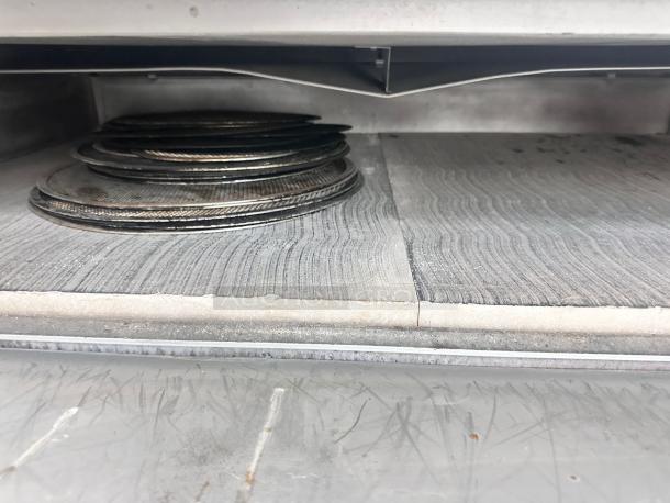 Excellent Condition Bakers Pride Y600 Double Deck Pizza Oven – Tested & Working! - Image 4 of 7