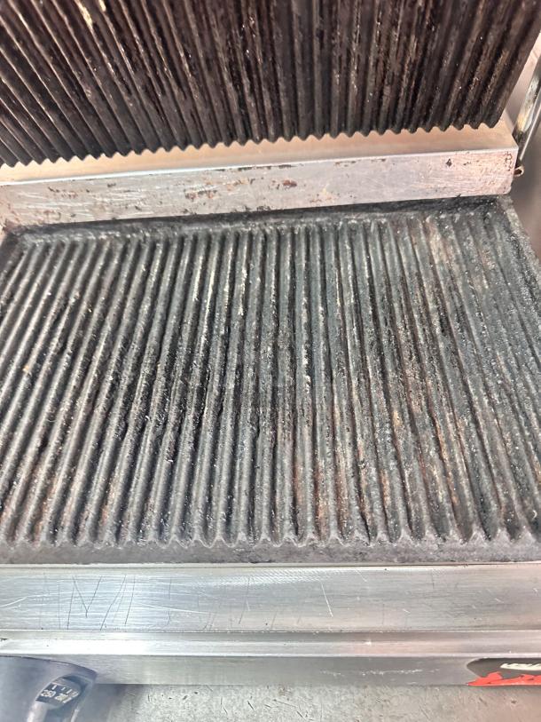Excellent Condition Commercial Heavy-Duty Panini Press – Tested & Working! - Image 6 of 8