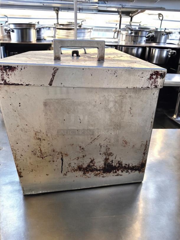Excellent Condition Commercial Stainless Steel Charcoal Box – Tested & Working! - Image 2 of 6