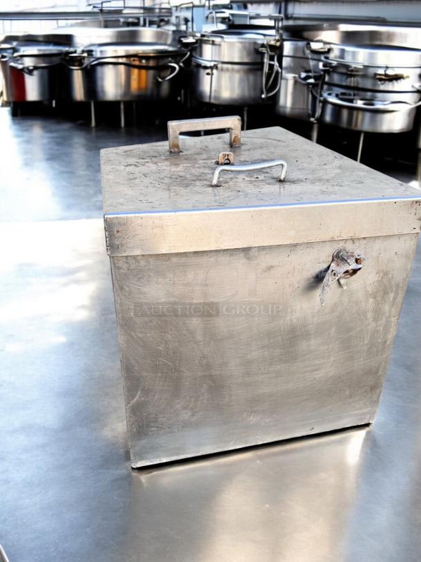 Excellent Condition Commercial Stainless Steel Charcoal Box – Tested & Working! - Image 3 of 6