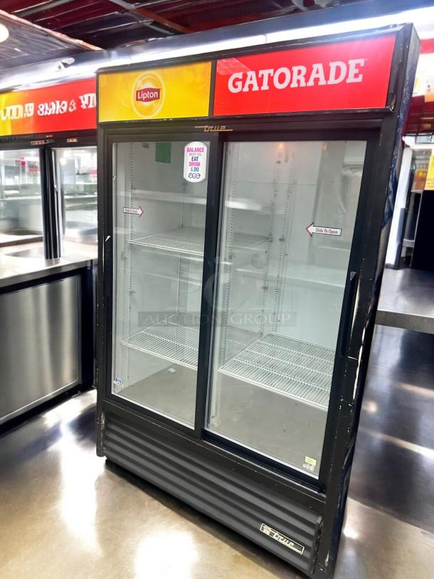 Excellent Condition True GDM-45 Double Glass Door Merchandising Refrigerator – Tested & Working! - Image 2 of 8