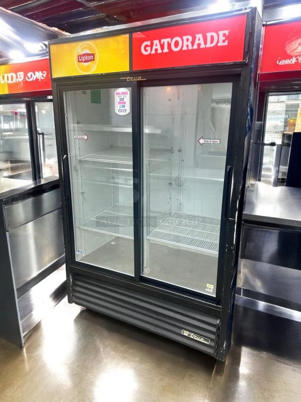Excellent Condition True GDM-45 Double Glass Door Merchandising Refrigerator – Tested & Working! - Image 3 of 8