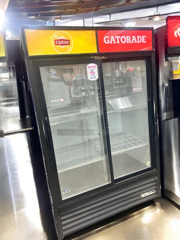 Excellent Condition True GDM-45 Double Glass Door Merchandising Refrigerator – Tested & Working! - Image 4 of 8