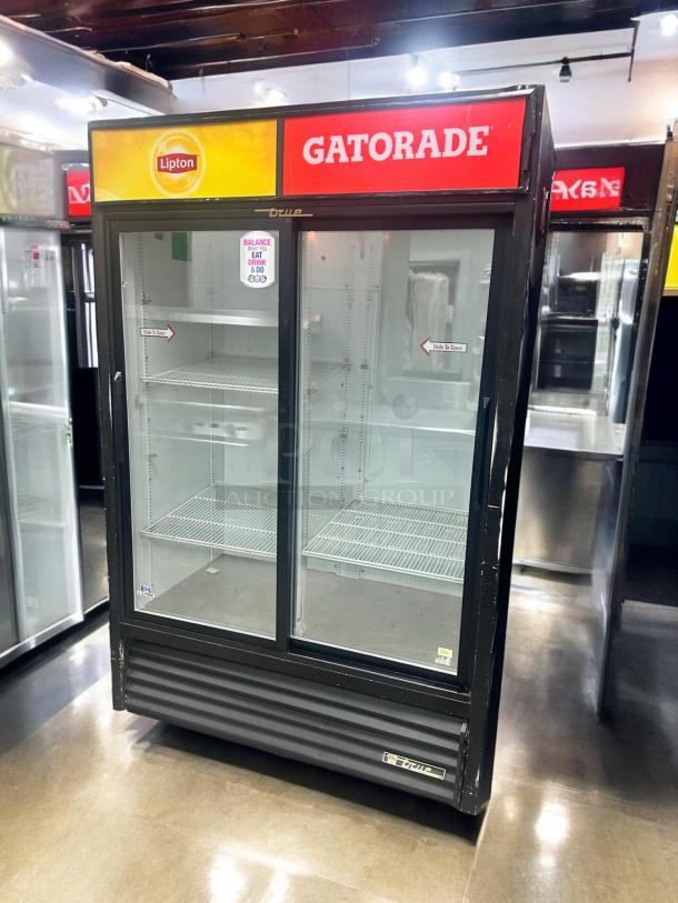 Excellent Condition True GDM-45 Double Glass Door Merchandising Refrigerator – Tested & Working! - Image 5 of 8