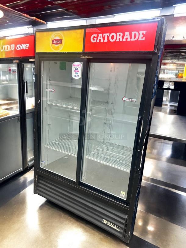 Excellent Condition True GDM-45 Double Glass Door Merchandising Refrigerator – Tested & Working! - Image 6 of 8