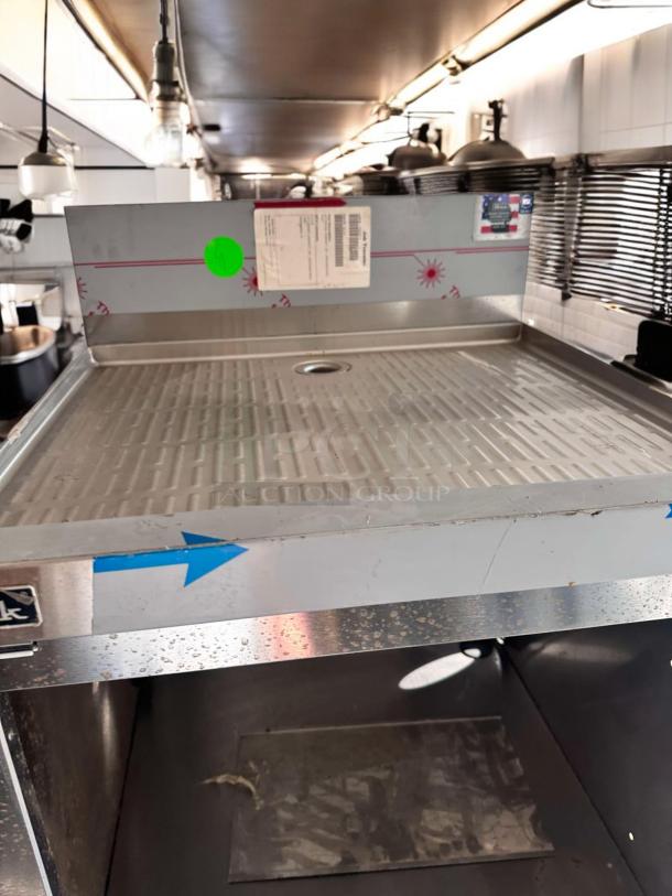 Excellent Condition Perlick Commercial Stainless Steel Drainboard with Underbar Cabinet – Tested & Working! - Image 4 of 4